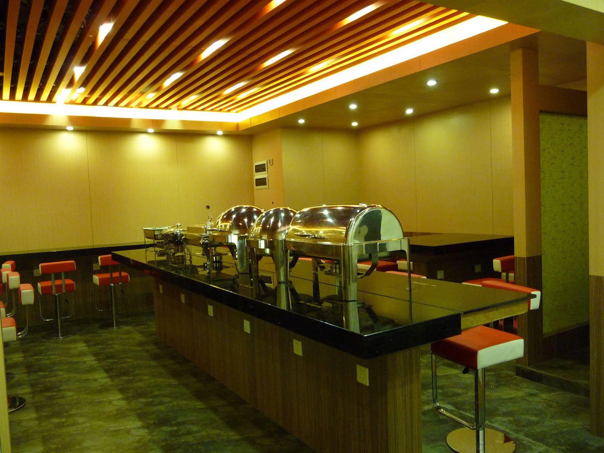 فندق Super 8 Guangzhou Railyway Station المظهر الخارجي الصورة